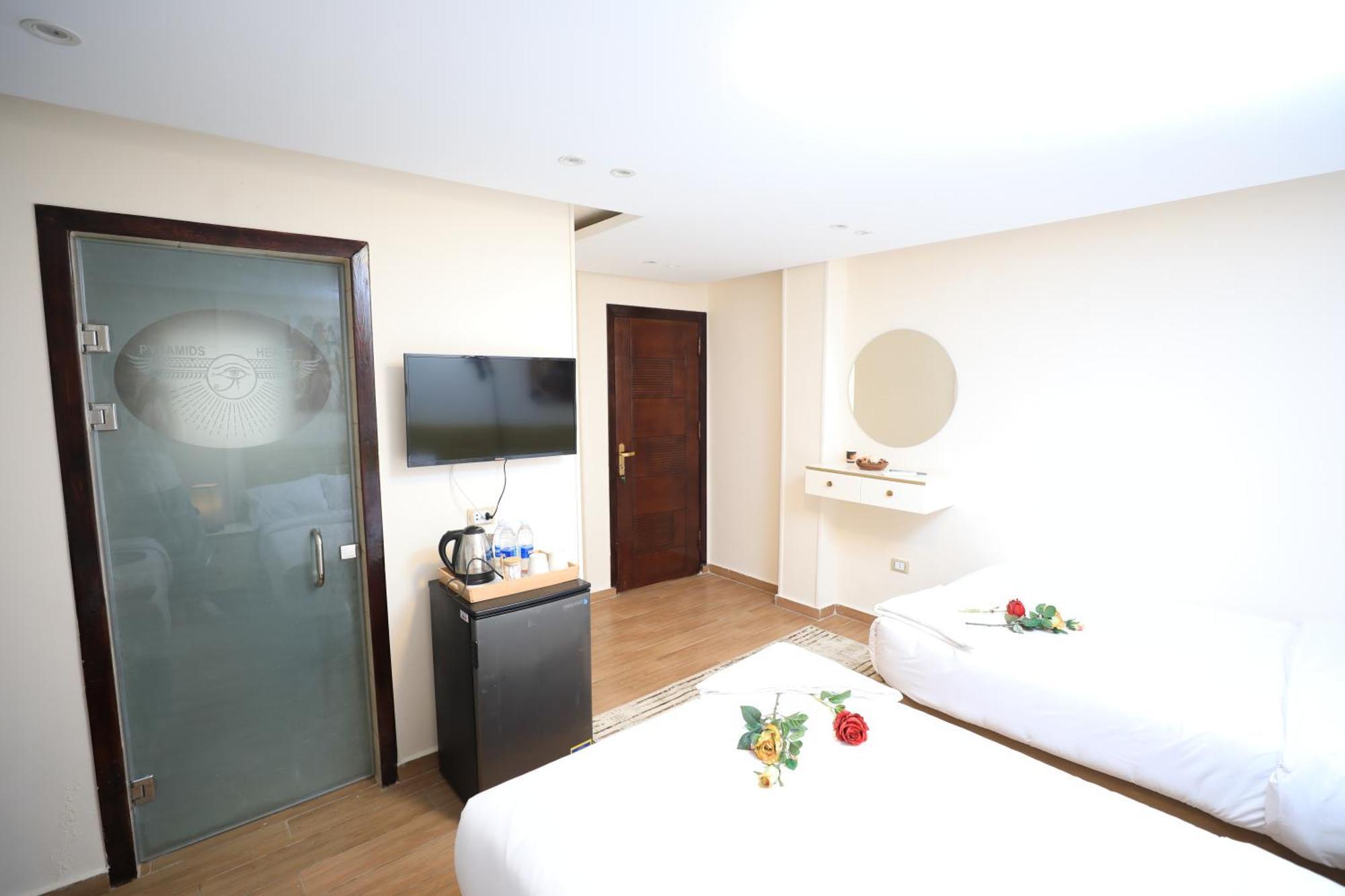 Pyramids Heart Hotel Kafrat al Jabal Екстер'єр фото